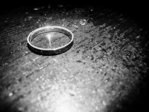 lone-wedding-ring